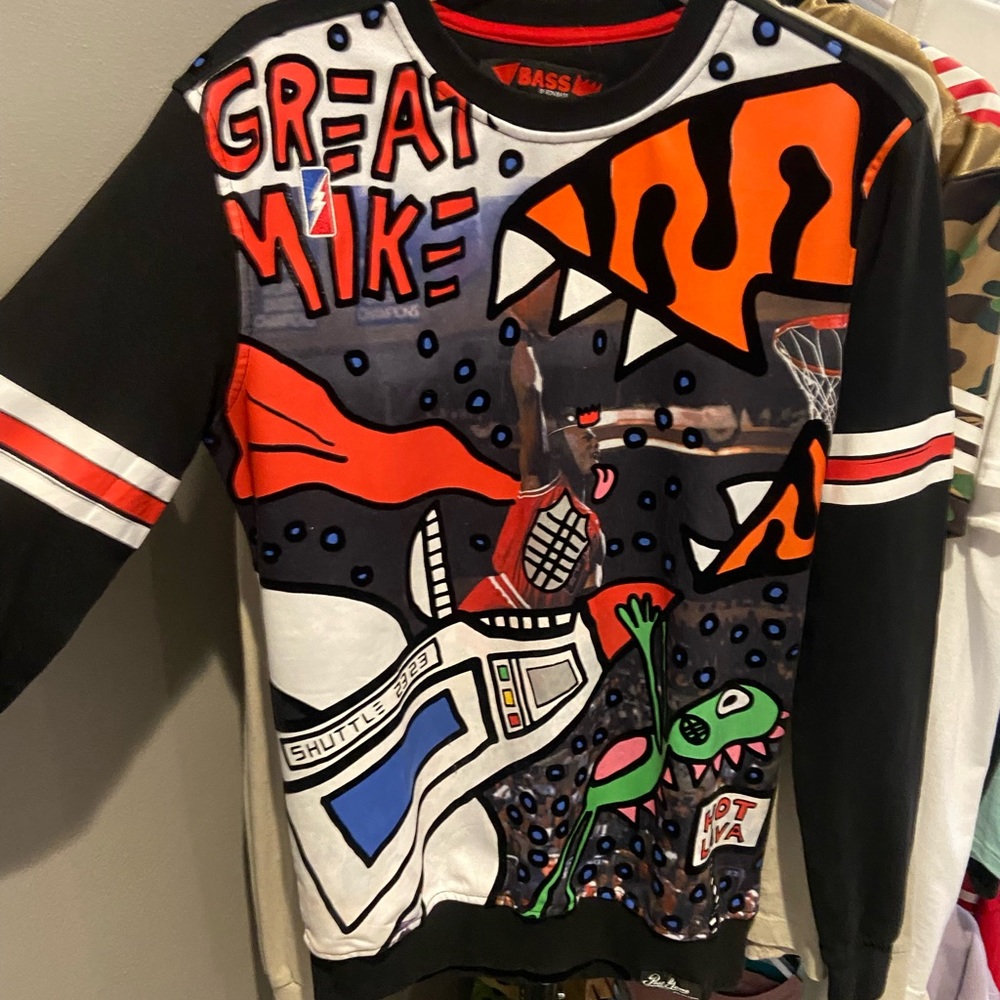 Sweatshirt